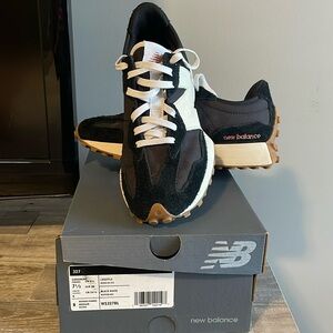 Brand new inbox women’s 7 1/2 new balance 327